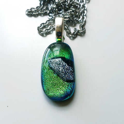 Dichroic pendant