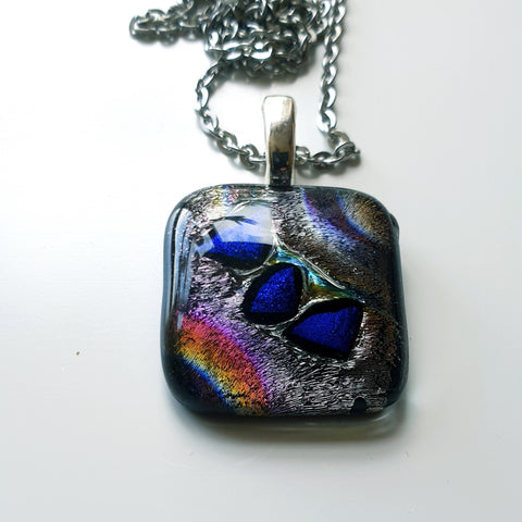 Dichroic pendant