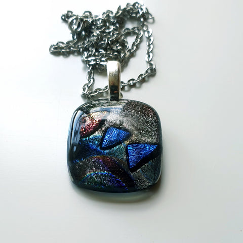 Dichroic pendant